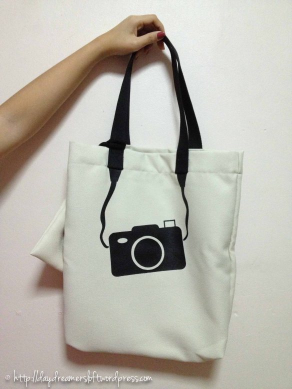 Pearl Camera Waterproof Tote Bag(Comes with a small matching sachet) Height 16.5″, Width 14.5″ (ID: C3-D) $19.90